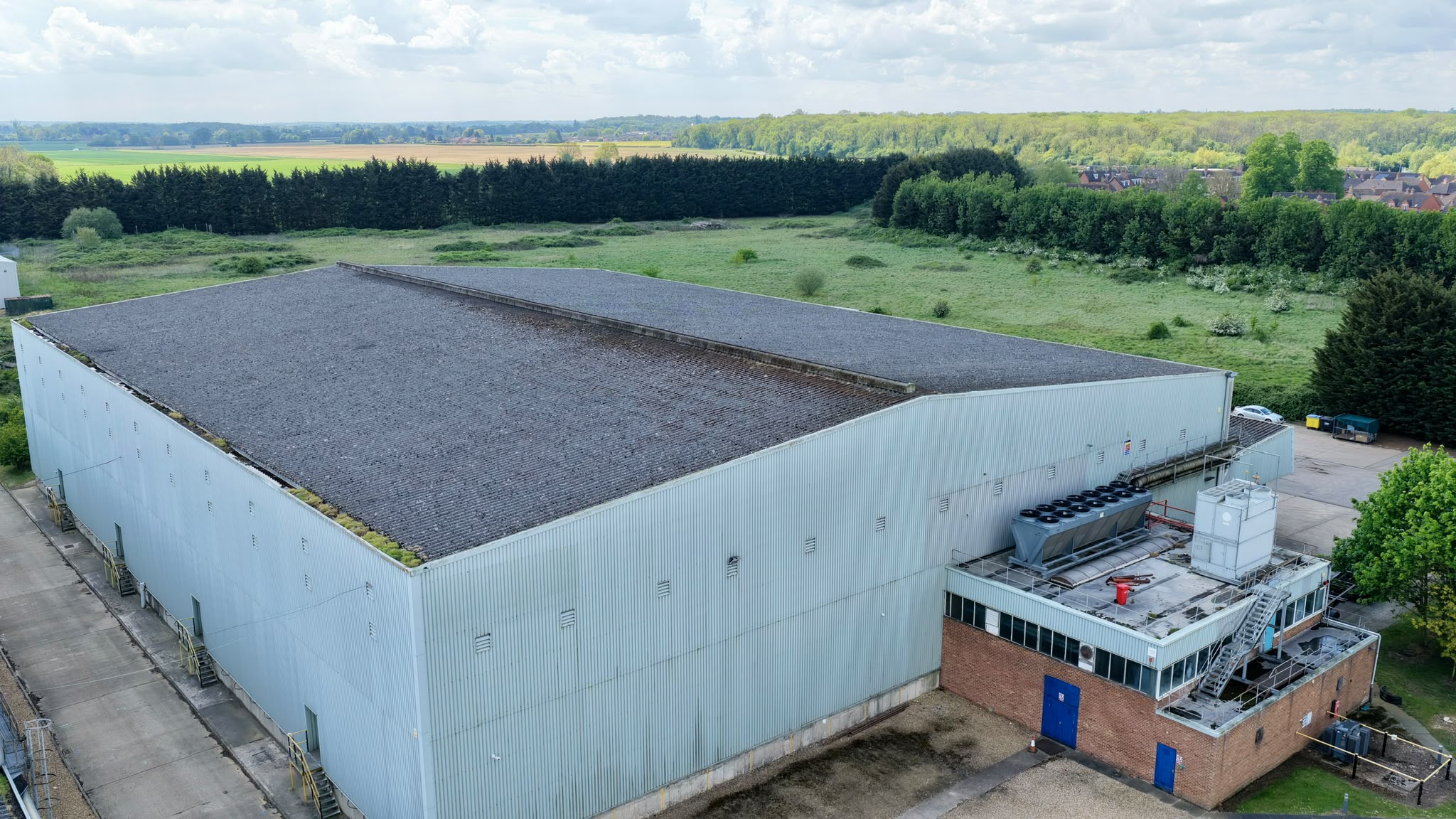 Widok z powietrza na dach obiektu JS Davidson